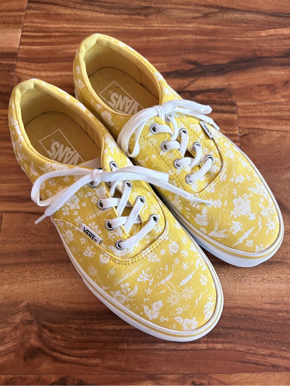 Vans Women’s Doheny Tropics Floral
Print Skate Shoes Yellow White Size 9.5